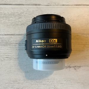 Nikon Af-S DX NIKKOR 35mm f/1.8 standard lens